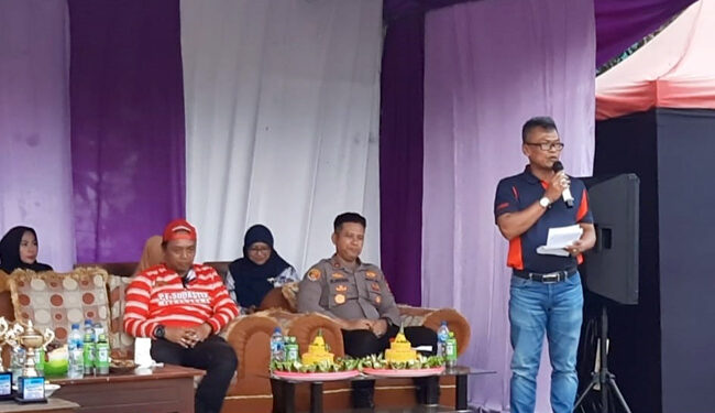 Asda 2 Kabupaten Ciamis, Aef Saefulloh Memberikan Sambutan Pada Ajang Lomba Bergengsi Merpati Tinggian Tingkat Nasional Putaran ke 14 di Lapang Banjarsari, Kecamatan Banjarsari, Kabupaten Ciamis, Propinsi Jawa Barat, Minggu sore (18/09/2022).