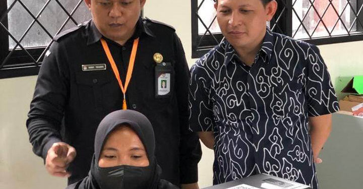 Ketua KPU Sumedang, Ogi Ahmad Fauzi, di sela monitoring seleksi calon PPK