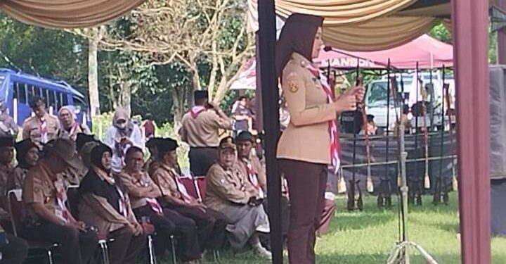 Ketua Kwartir Daerah (Kwarda) Gerakan Pramuka Jawa Barat (Jabar), Atalia Praratya Ridwan Kamil resmi menutup Lomba Tingkat Regu Pramuka Penggalang (LT-IV) di Bumi Perkemahan (Buper) Kiarapayung