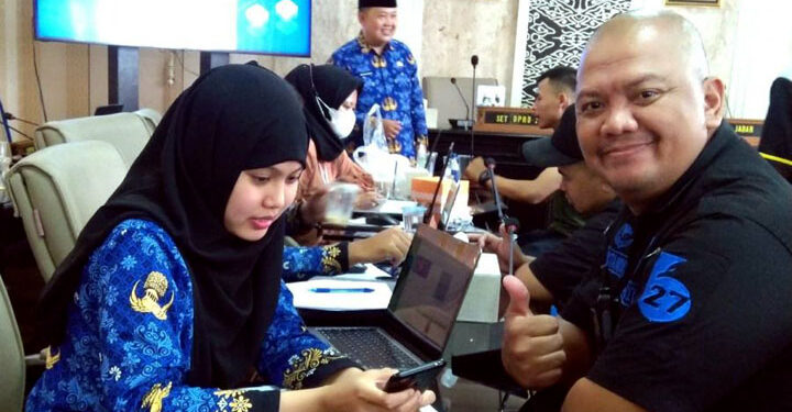 DPRD Jabar bersama Dinas Kependudukan dan Pencatatan Sipil (Disdukcapil) Provinsi Jawa Barat yang mensosialisasikan penerapan Identitas Kependudukan Digital (IKD) kepada ASN