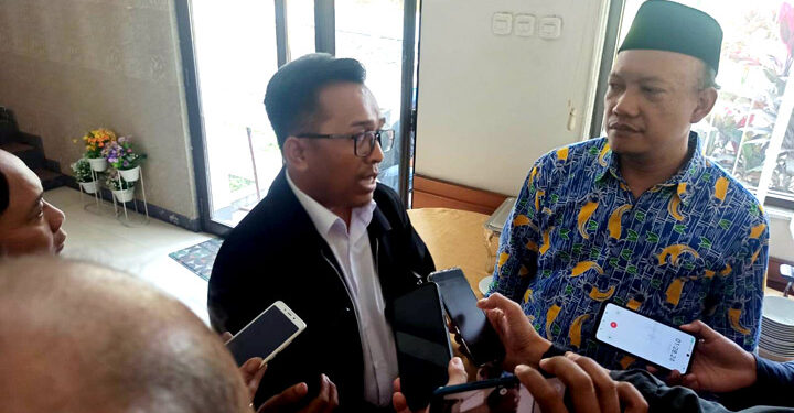 Bawaslu Sumedang menemukan tiga orang bakal calon anggota legislatif (bacaleg) terdaftar di dua partai politik (parpol), pada proses verifikasi administrasi persyaratan