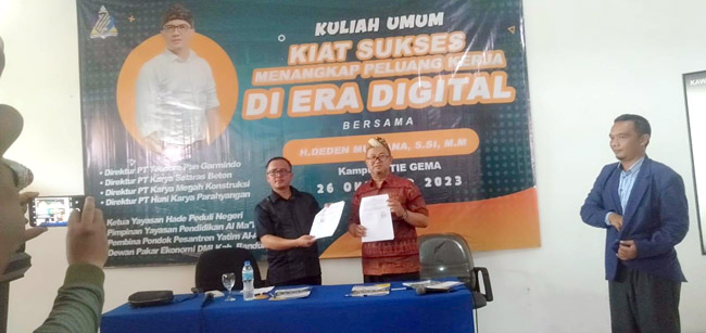 Sejumlah mahasiswa di Sekolah Tinggi Ilmu Ekonomi (STIE) GEMA, Cileunyi, Kabupaten Bandung mendapat ilmu tambahan dari pengusaha sukses Kabupaten Bandung, H. Deden Mulyana S.Si., M.M