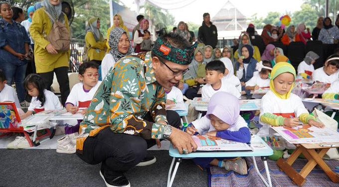 Kabupaten Bandung kembali memecahkan rekor MURI (Museum Rekor Dunia Indonesia) sebagai kabupaten dengan memiliki Bunda Literasi terbanyak