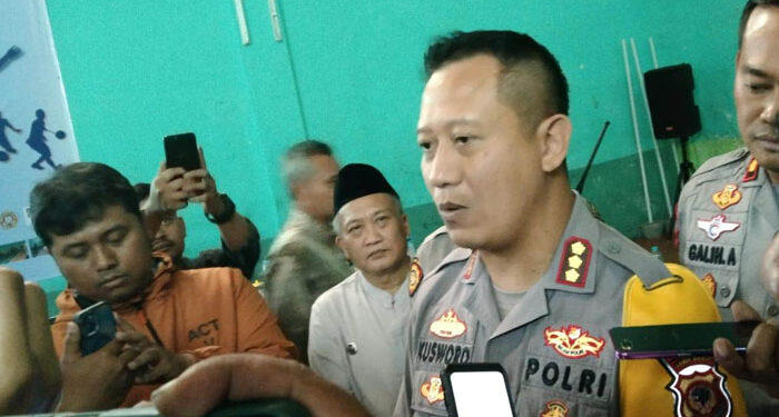 Kapolresta Bandung, Kombes Pol. Kusworo Wibowo saat diwawancarai wartawan usai Jumat Curhat di Cimaung